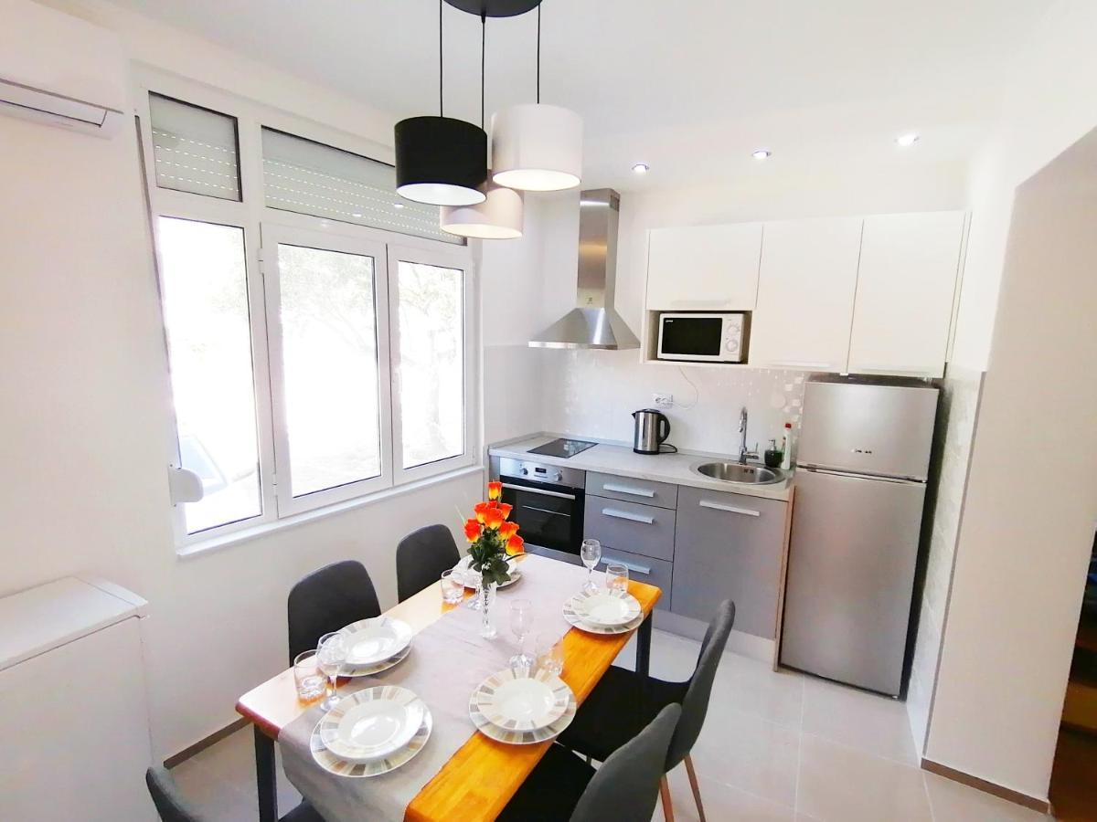 Apartmani Buljubasic Baska Voda Bagian luar foto