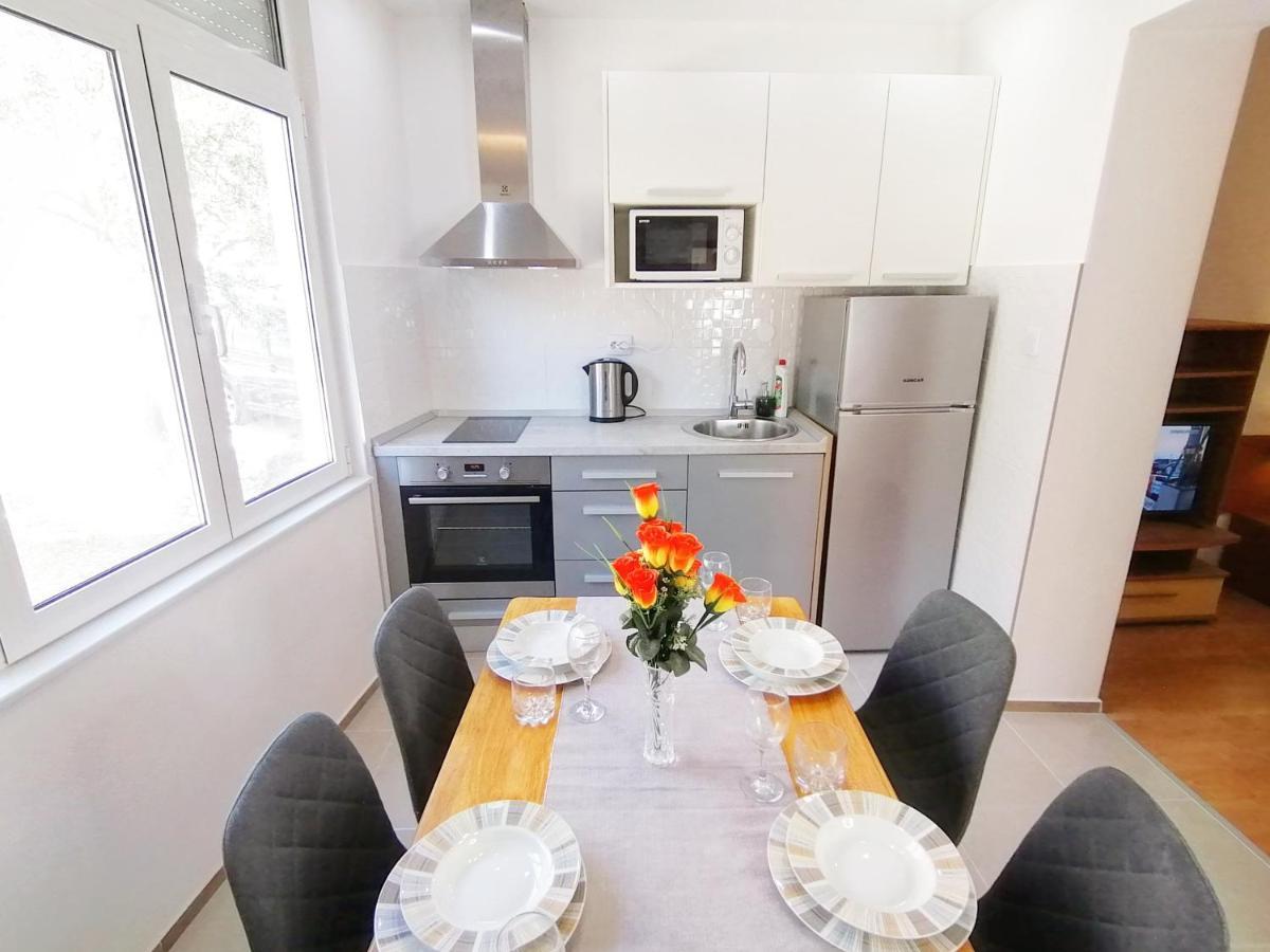 Apartmani Buljubasic Baska Voda Bagian luar foto