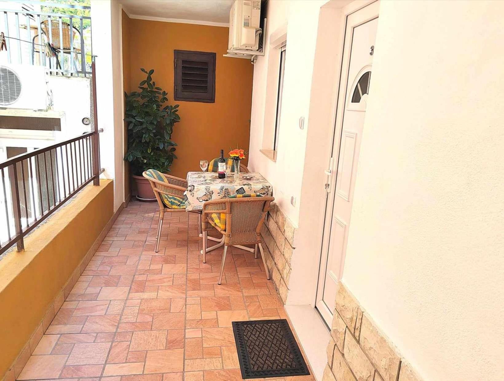 Apartmani Buljubasic Baska Voda Bagian luar foto
