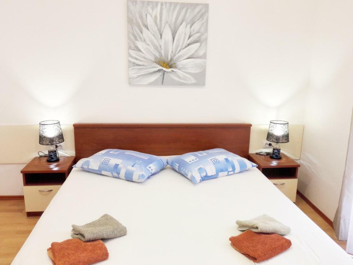 Apartmani Buljubasic Baska Voda Bagian luar foto