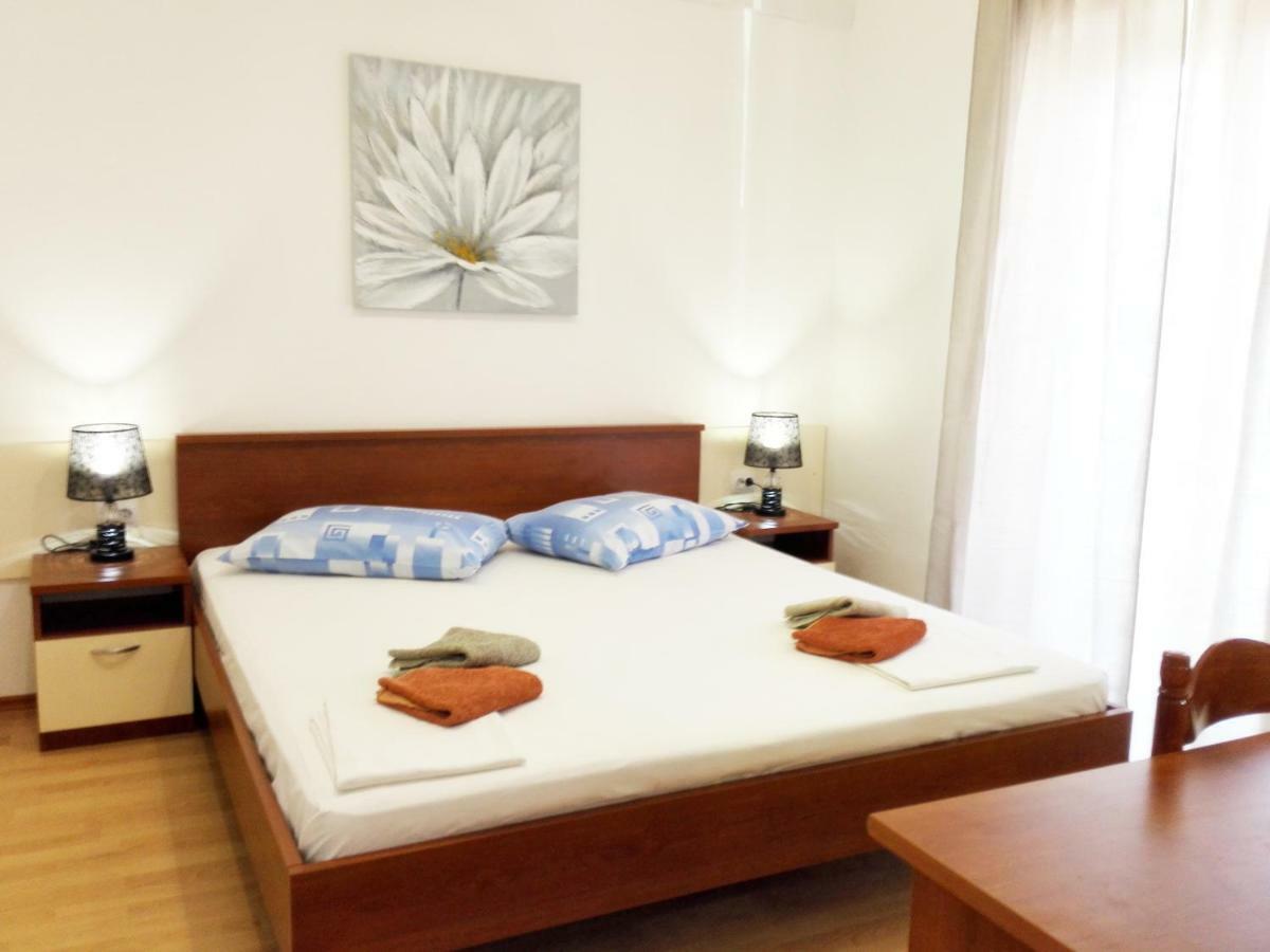 Apartmani Buljubasic Baska Voda Bagian luar foto