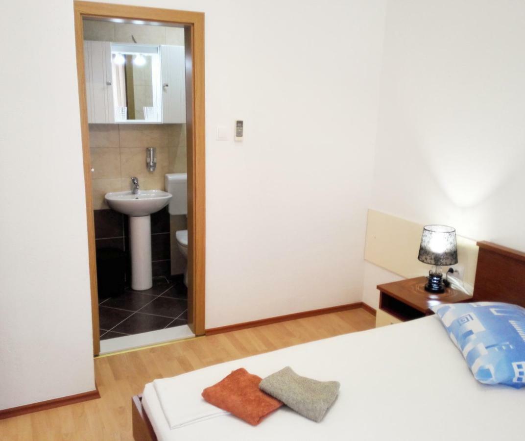 Apartmani Buljubasic Baska Voda Bagian luar foto